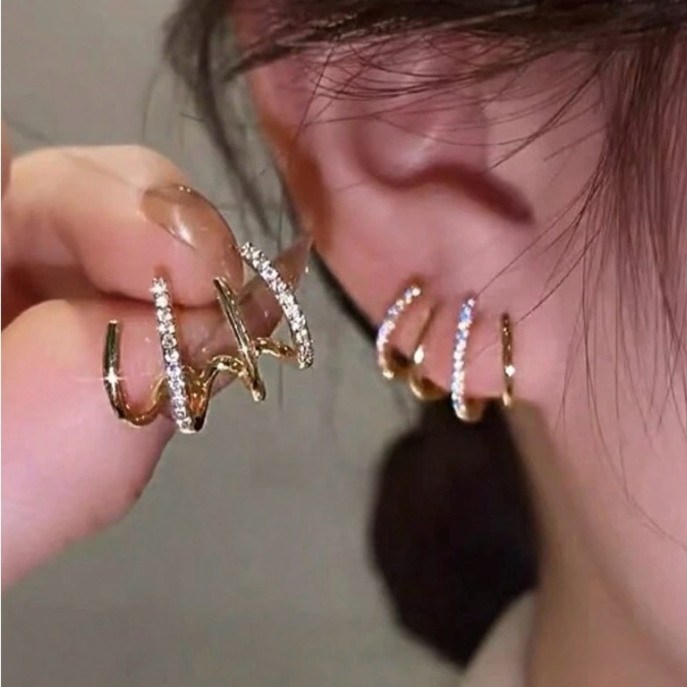 NWT Studs 4 in 1 GOLD - Picture 2 of 4